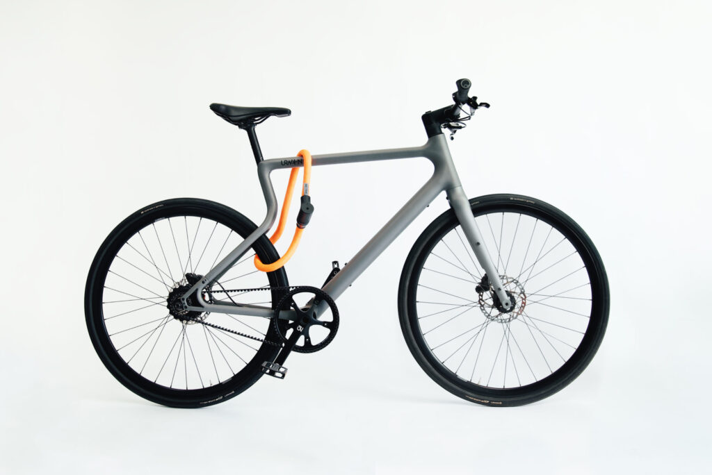 Flexibel textielslot tex-lock orbit  in orange op een urwahn fietsframe en banden