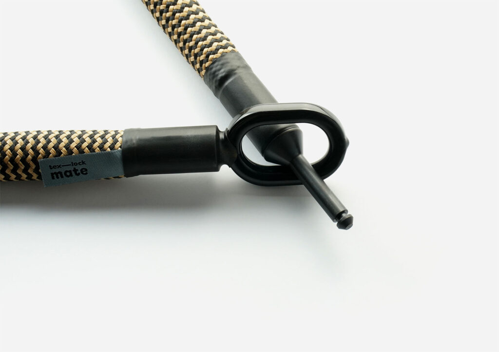 Schließbolzen des tex–lock mate in wild hemp durch Metallöse