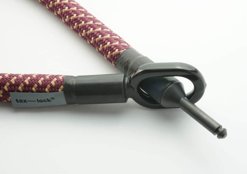 Universalbolzen des tex–lock mate in chateau red durch gummierte Metallöse