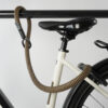 tex–lock mate in wild hemp erweitert Rahmenschloss, indem es Fahrrad an Fahrradständer sichert